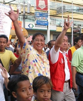 Late Sen. Raul Roco (left) flashes the I-Love-You sign with running mate during campaign sortie.